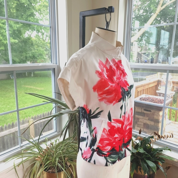 Etcetera Women's Short Short Sleeve Bold Floral Print Snap Front Jacket Sz 2 - Picture 6 of 8